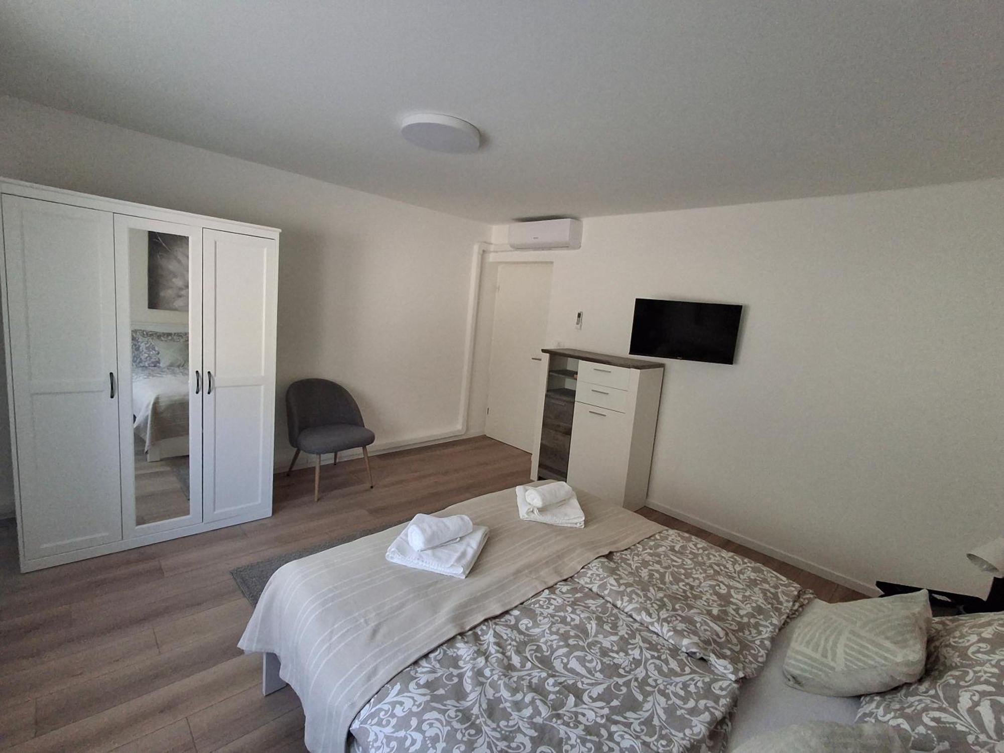 Apartmani Alma Pula Exterior photo