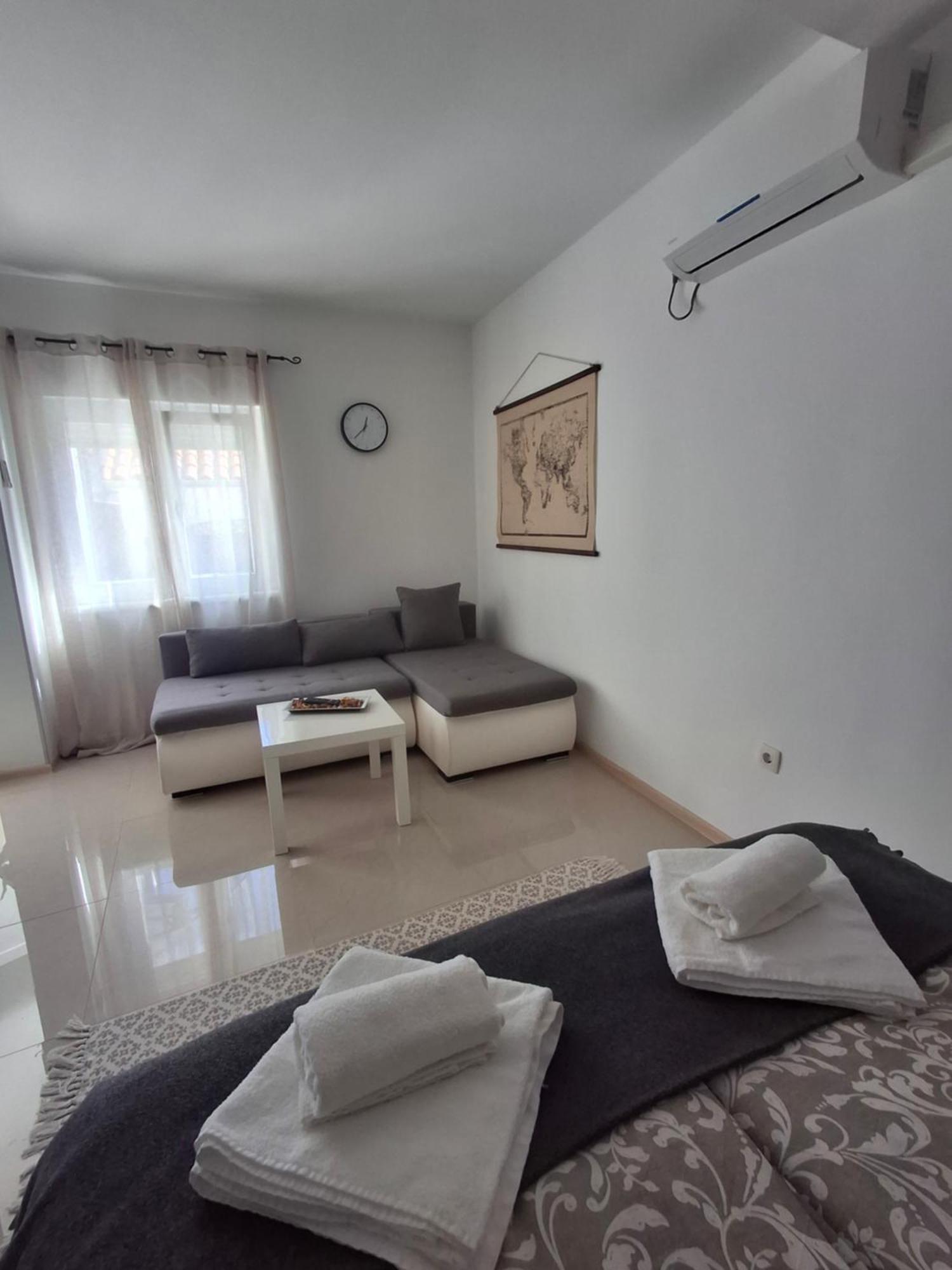 Apartmani Alma Pula Exterior photo