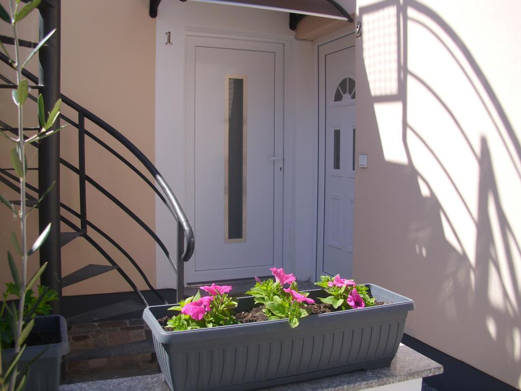 Apartmani Alma Pula Exterior photo